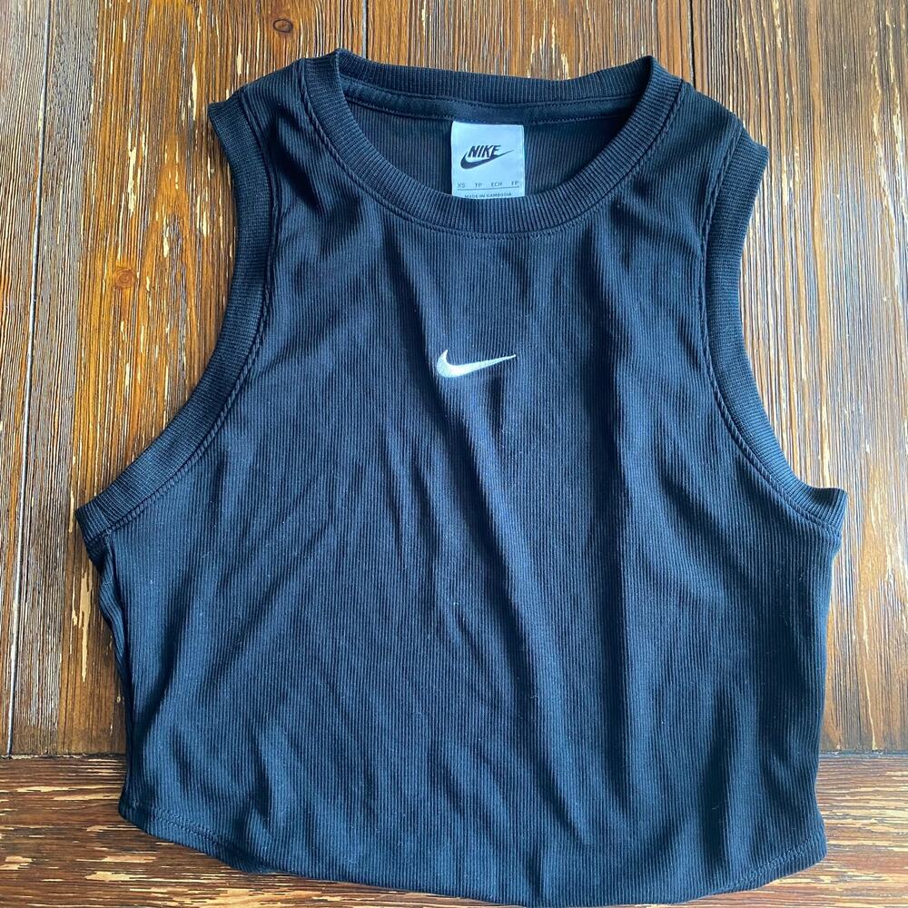 Nike Sportswear Chill Knit Women's sz XS Tight Cropped Mini-Rib Tank Top Black